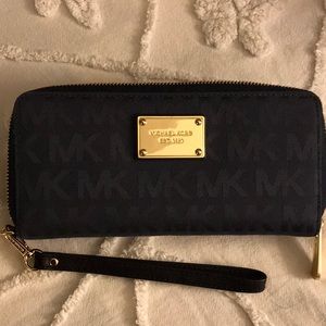 Michael Kors Wristlet Wallet